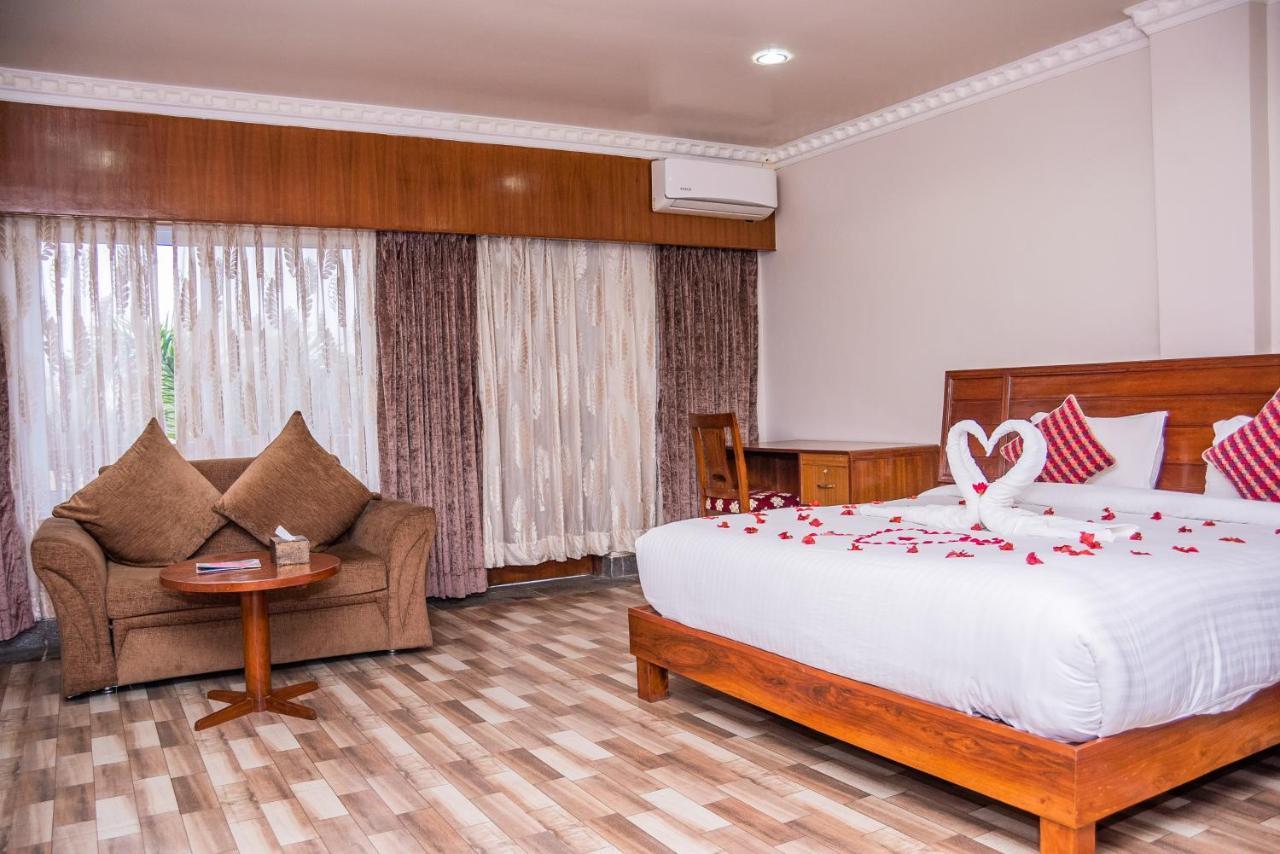 Hotel Earth Light Sauraha Chitwan Exterior foto