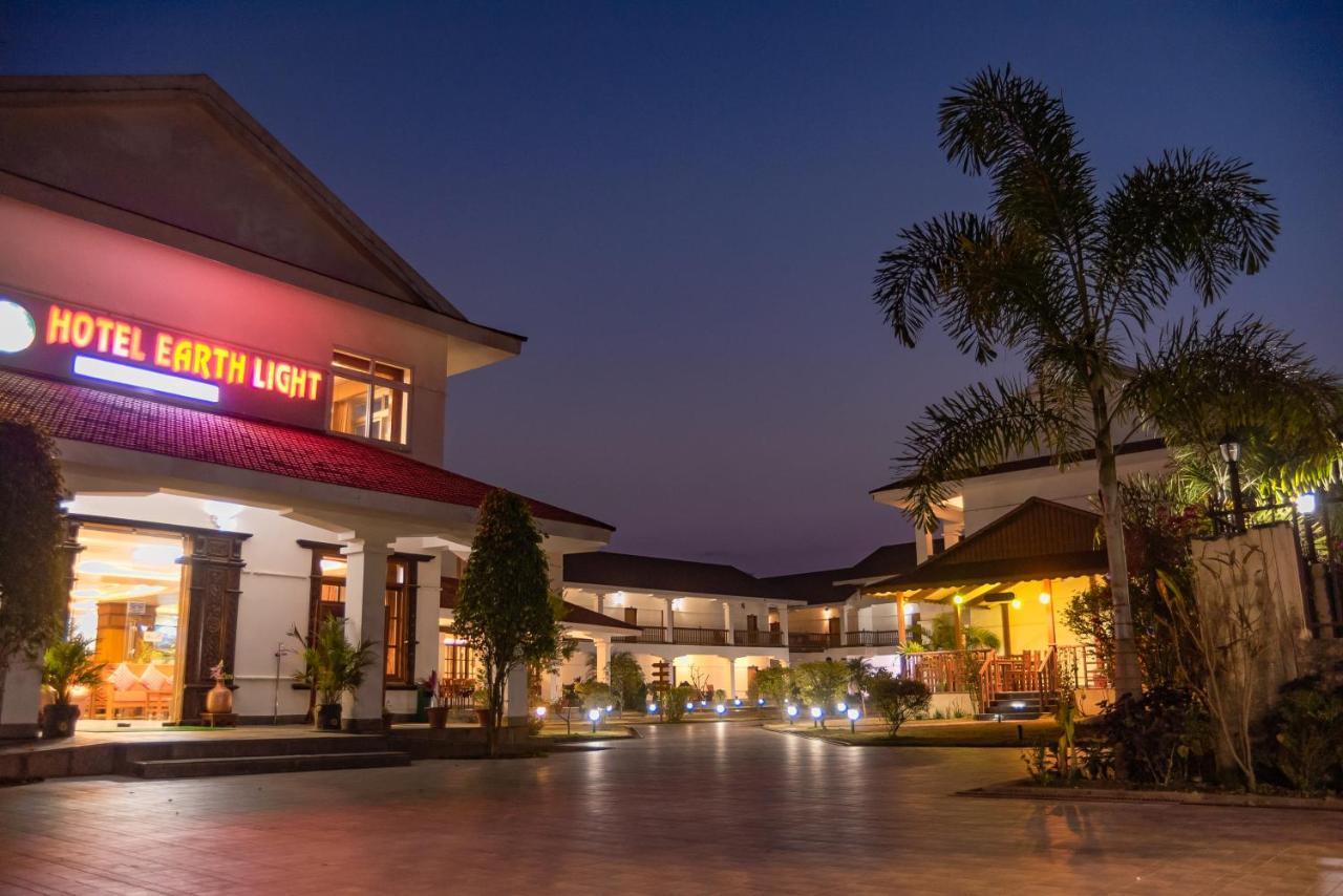 Hotel Earth Light Sauraha Chitwan Exterior foto