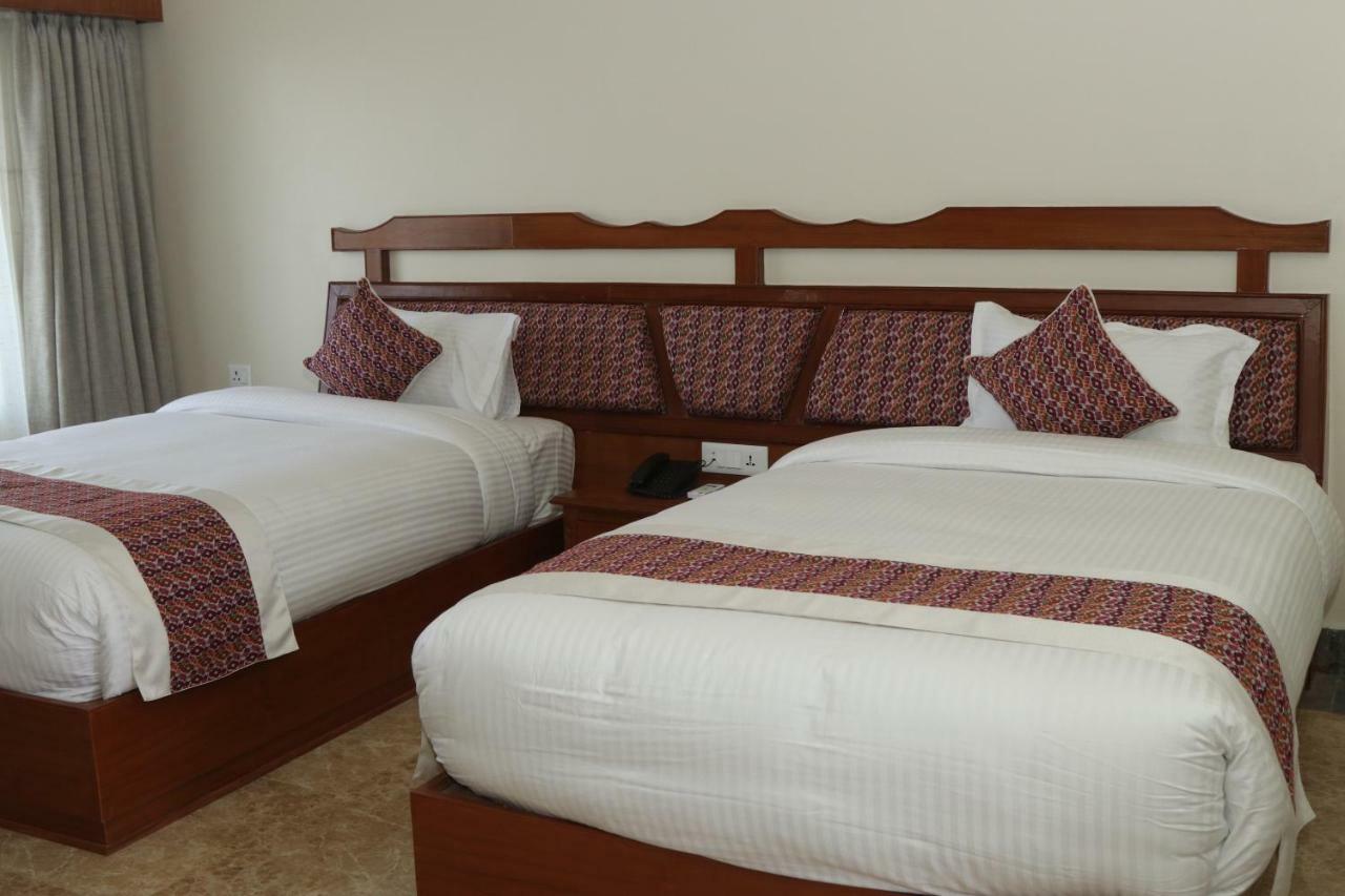 Hotel Earth Light Sauraha Chitwan Exterior foto
